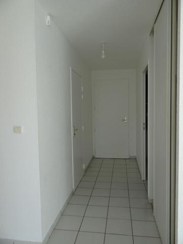 PAVILLON F4  LUMINEUX - AU CALME DANS RESIDENCE SECURISEE AVEC GARDIEN