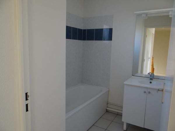 PAVILLON F4  LUMINEUX - AU CALME DANS RESIDENCE SECURISEE AVEC GARDIEN