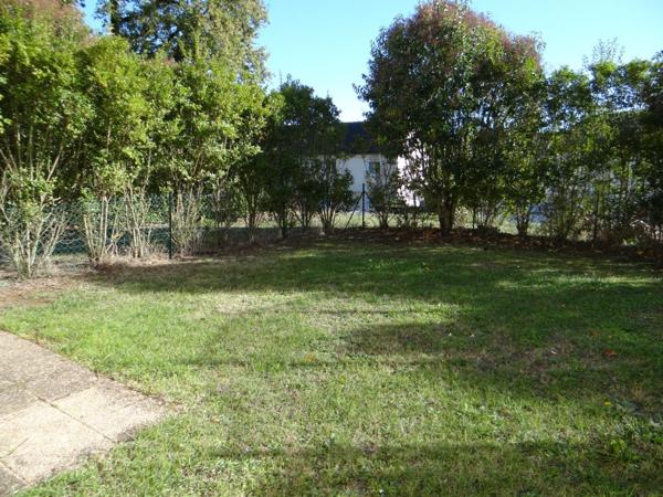 PAVILLON F4  LUMINEUX - AU CALME DANS RESIDENCE SECURISEE AVEC GARDIEN