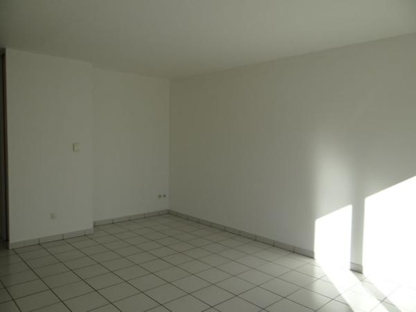 PAVILLON F4  LUMINEUX - AU CALME DANS RESIDENCE SECURISEE AVEC GARDIEN