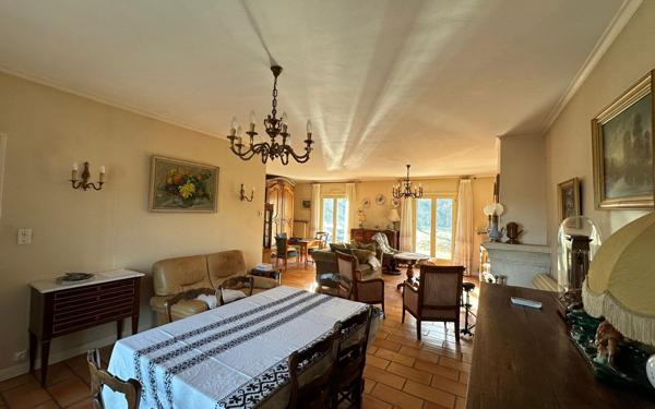 Maison à vendre    6 pièces •  Joyeuse