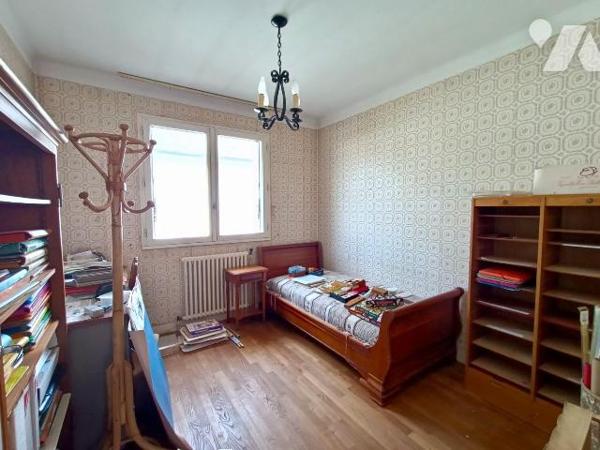 NOUVAUTE - SEULEMENT CHEZ TRENTE CINQ NOTAIRES - Dans une rue calme du quartier Beausoleil - ce...