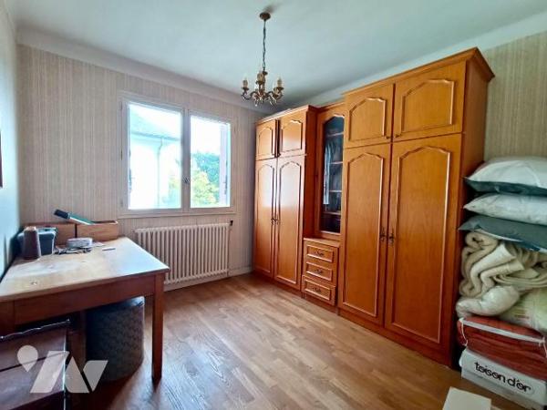 NOUVAUTE - SEULEMENT CHEZ TRENTE CINQ NOTAIRES - Dans une rue calme du quartier Beausoleil - ce...