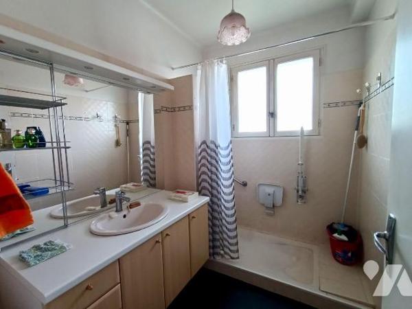 NOUVAUTE - SEULEMENT CHEZ TRENTE CINQ NOTAIRES - Dans une rue calme du quartier Beausoleil - ce...