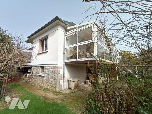 NOUVAUTE - SEULEMENT CHEZ TRENTE CINQ NOTAIRES - Dans une rue calme du quartier Beausoleil - ce...