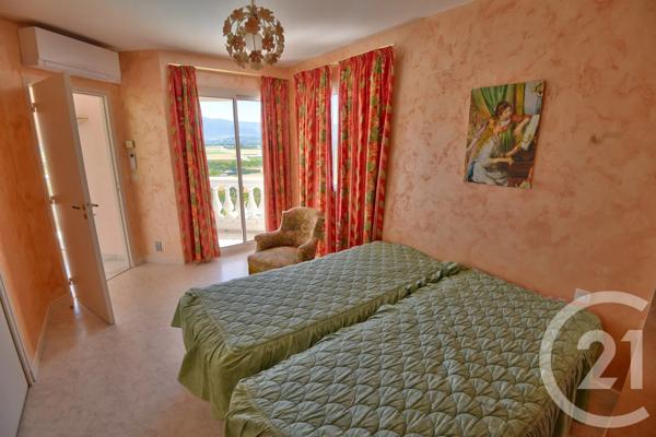 Maison à vendre  12 pièces - 244 m 2   GENISSIEUX  - 26