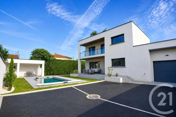 Maison à vendre  12 pièces - 244 m 2   GENISSIEUX  - 26
