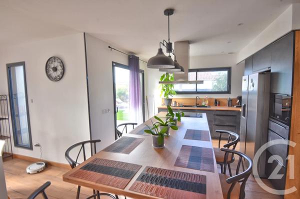 Maison à vendre  12 pièces - 244 m 2   GENISSIEUX  - 26