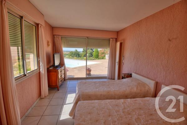 Maison à vendre  12 pièces - 244 m 2   GENISSIEUX  - 26