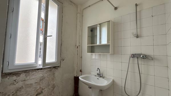 Appartement 2 pièces rue Championnet à rénover