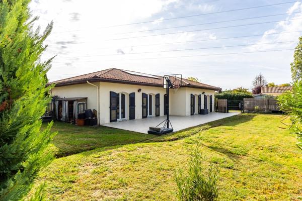 De beaux volumes, un jardin généreux, une vraie maison de famille à Léognan