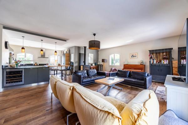 De beaux volumes, un jardin généreux, une vraie maison de famille à Léognan