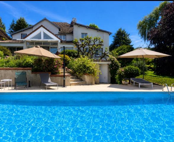 Maison 9 pièces avec piscine