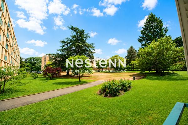 Appartement 4 pièces à vendre à Vénissieux - 69 m² avec garage et balcon