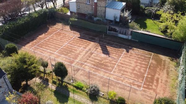 RARE SUR LE SECTEUR Terrain de 1337 m² avec maison en meulière rénovée