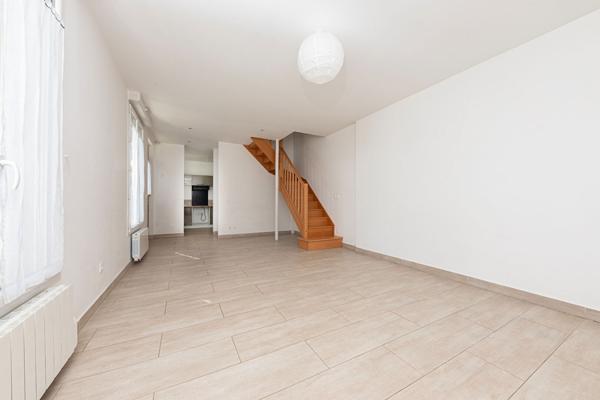 RARE SUR LE SECTEUR Terrain de 1337 m² avec maison en meulière rénovée