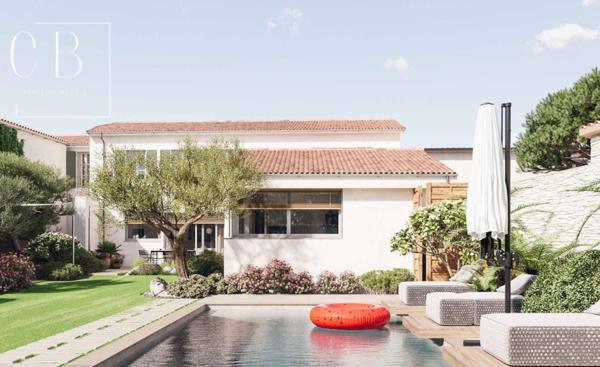 La Flotte - Ensemble immobilier de 396m2 avec piscine, dépendances et garage