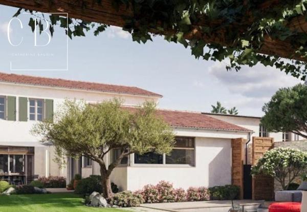 La Flotte - Ensemble immobilier de 396m2 avec piscine, dépendances et garage