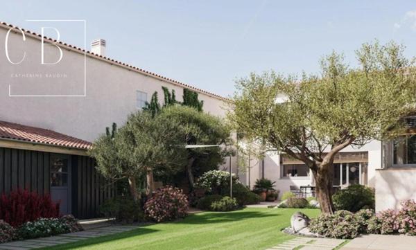 La Flotte - Ensemble immobilier de 396m2 avec piscine, dépendances et garage