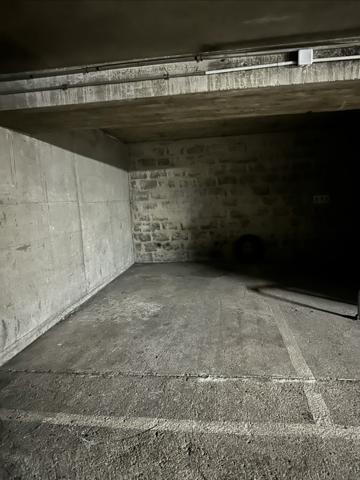 À vendre - Parking 1 place situé à Paris (75016)