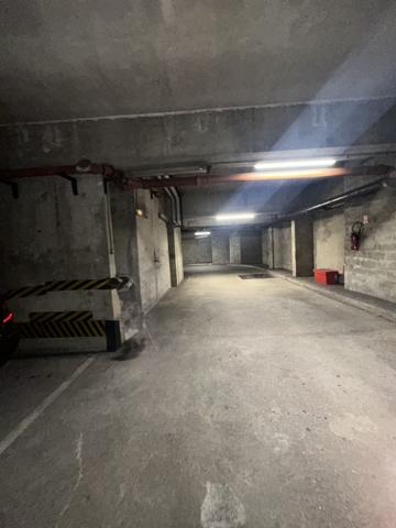 À vendre - Parking 1 place situé à Paris (75016)