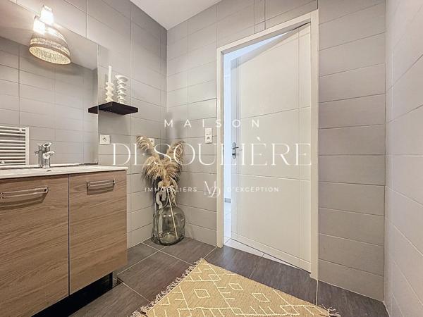 Appartement trois pièces, 12' a vélo du marché des halles