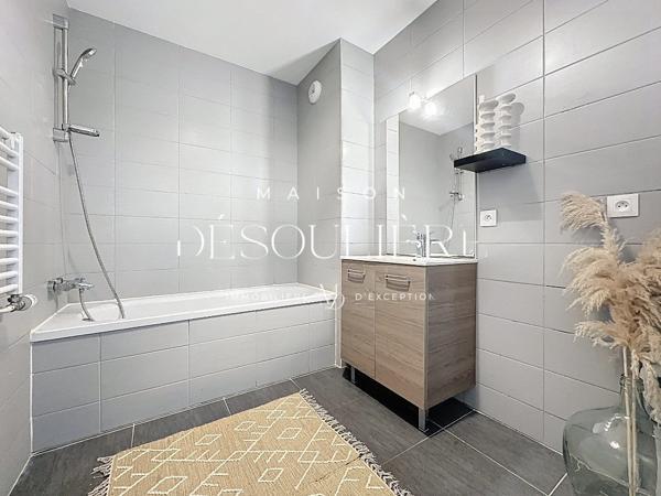 Appartement trois pièces, 12' a vélo du marché des halles