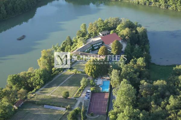 ANGOULEME – MAGNIFIQUE PROPRIETE DANS UN CADRE UNIQUE