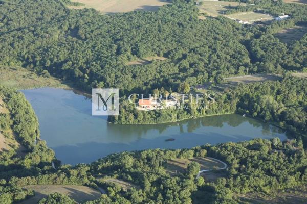 ANGOULEME – MAGNIFIQUE PROPRIETE DANS UN CADRE UNIQUE