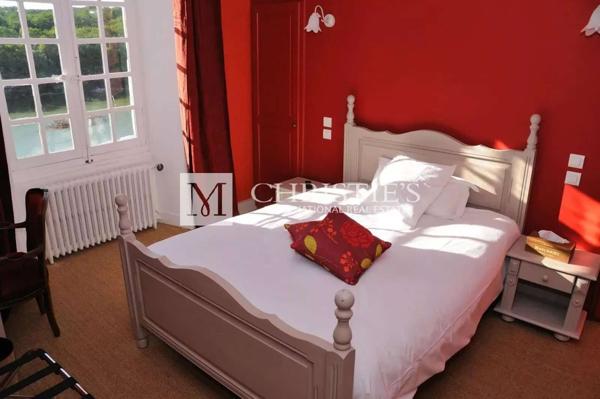 ANGOULEME – MAGNIFIQUE PROPRIETE DANS UN CADRE UNIQUE