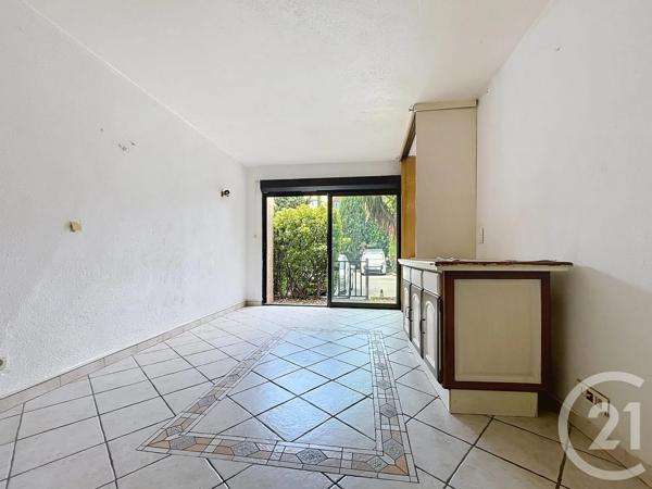 Appartement Studio à vendre  1 pièce - 26 m 2   FREJUS  - 83