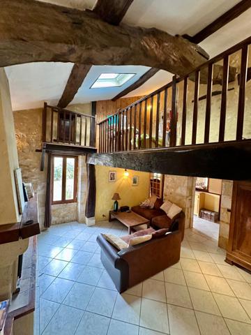 Charmante maison en pierre au cœur d’un hameau paisible