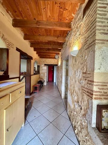 Charmante maison en pierre au cœur d’un hameau paisible