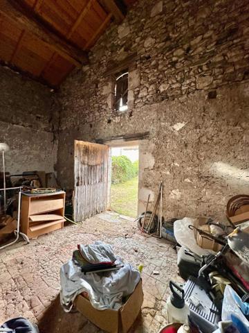 Charmante maison en pierre au cœur d’un hameau paisible