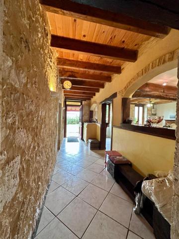 Charmante maison en pierre au cœur d’un hameau paisible