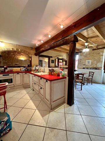 Charmante maison en pierre au cœur d’un hameau paisible