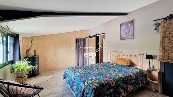 Domaine avec restaurant, habitation en parfait état, gîte, terrain, étang