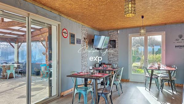 Domaine avec restaurant, habitation en parfait état, gîte, terrain, étang