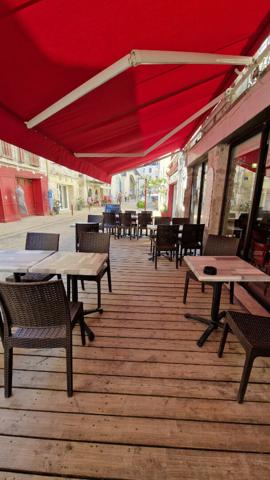 À VENDRE Commerce Bar / Pizzeria / Restaurant avec Licence IV Brantôme en Périgord