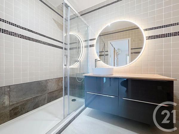 Appartement F2 à vendre  2 pièces - 44 m 2   CANNES  - 06