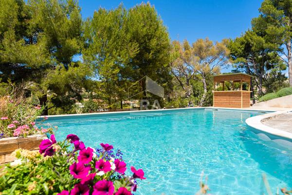 Maison Plan De Cuques 317 m², Prestations haut de gamme , piscine, grand terrain,