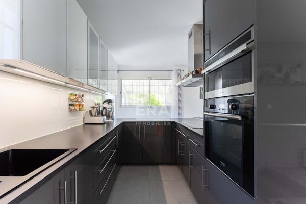 Maison Plan De Cuques 317 m², Prestations haut de gamme , piscine, grand terrain,