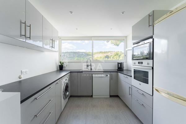 Maison Plan De Cuques 317 m², Prestations haut de gamme , piscine, grand terrain,