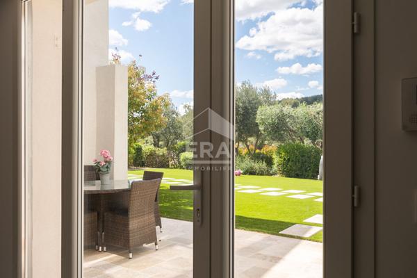 Maison Plan De Cuques 317 m², Prestations haut de gamme , piscine, grand terrain,