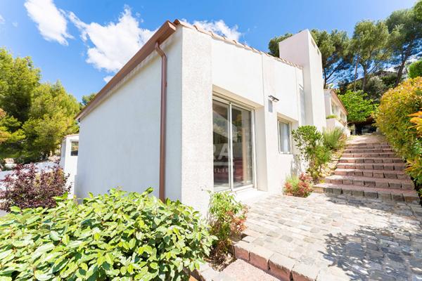 Maison Plan De Cuques 317 m², Prestations haut de gamme , piscine, grand terrain,