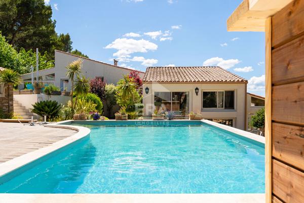 Maison Plan De Cuques 317 m², Prestations haut de gamme , piscine, grand terrain,