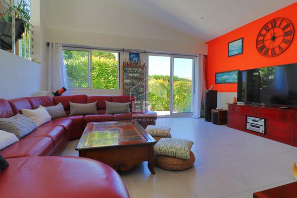 Maison Plan De Cuques 317 m², Prestations haut de gamme , piscine, grand terrain,