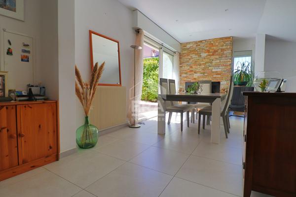 Maison Plan De Cuques 317 m², Prestations haut de gamme , piscine, grand terrain,