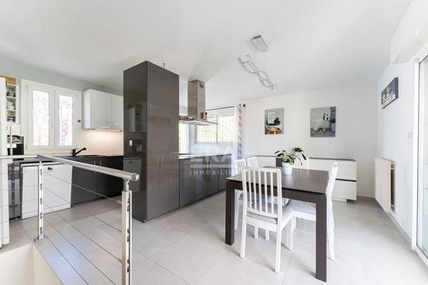 Maison Plan De Cuques 317 m², Prestations haut de gamme , piscine, grand terrain,