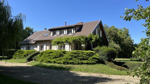 Belle maison familiale 12 pièces, 7 chambres, avec grand jardin et piscine